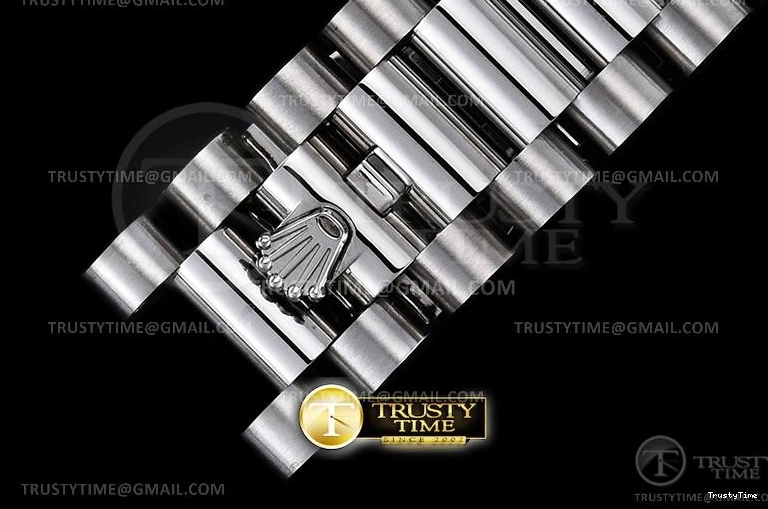 0820 Versatile RDD0220H – DayDate 36mm 701